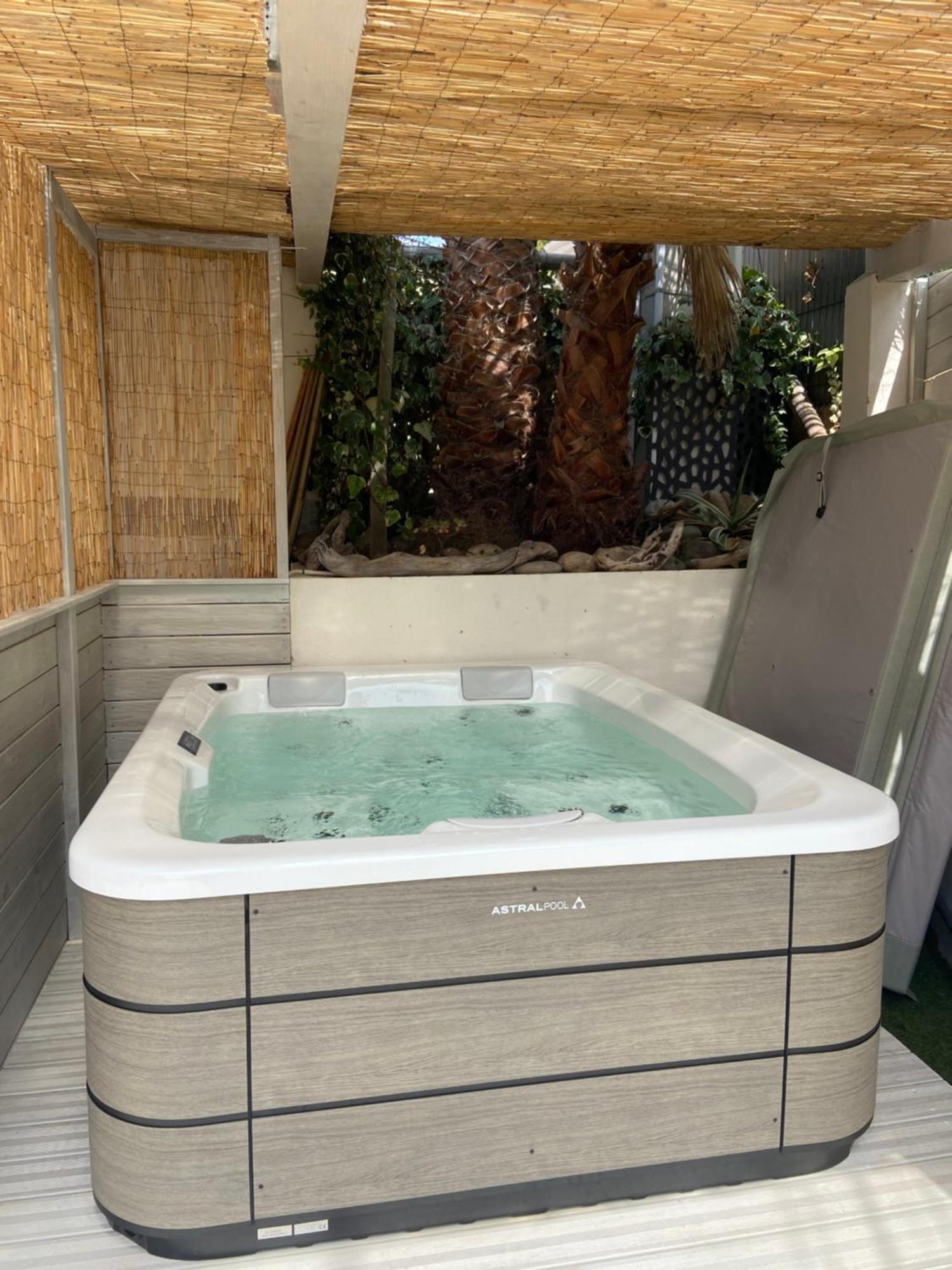 Sublime Logement Avec Vue Mer Et Jacuzzi ラシオタ エクステリア 写真